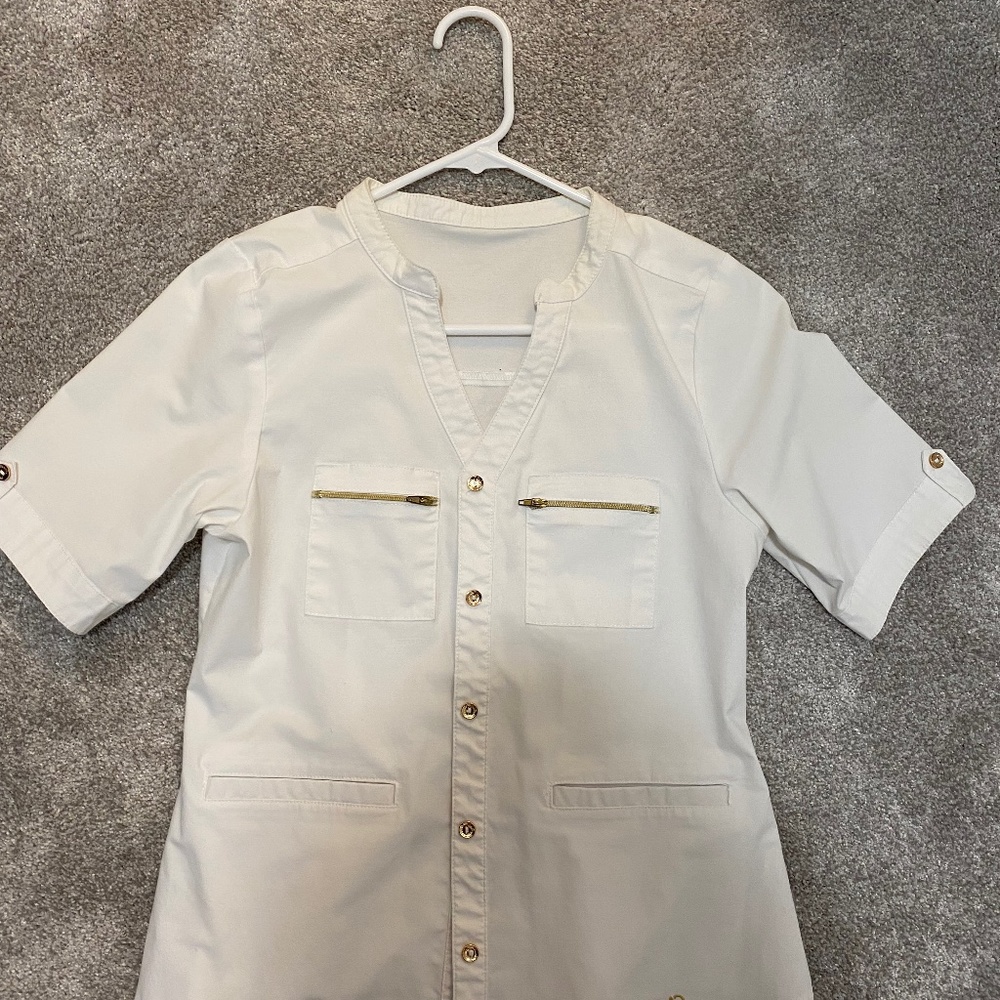 Small white Jaanu button down scrub top